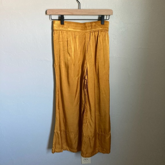 Urban Outfitters Gold Pants Size Small - Picture 1 of 4